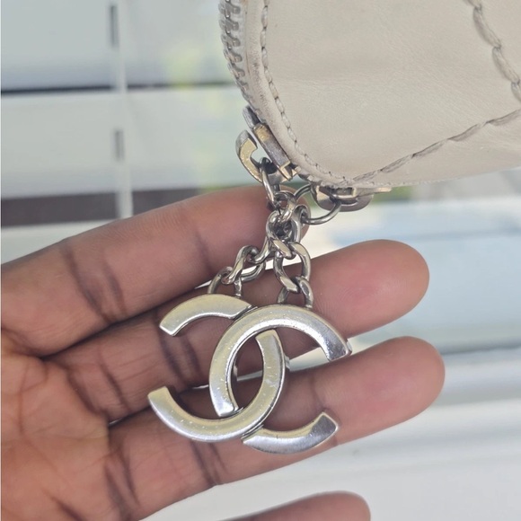 Vintage Authentic Chanel Quilted Tote Bag Cream Chain Strap Leather zip around - Picture 5 of 16